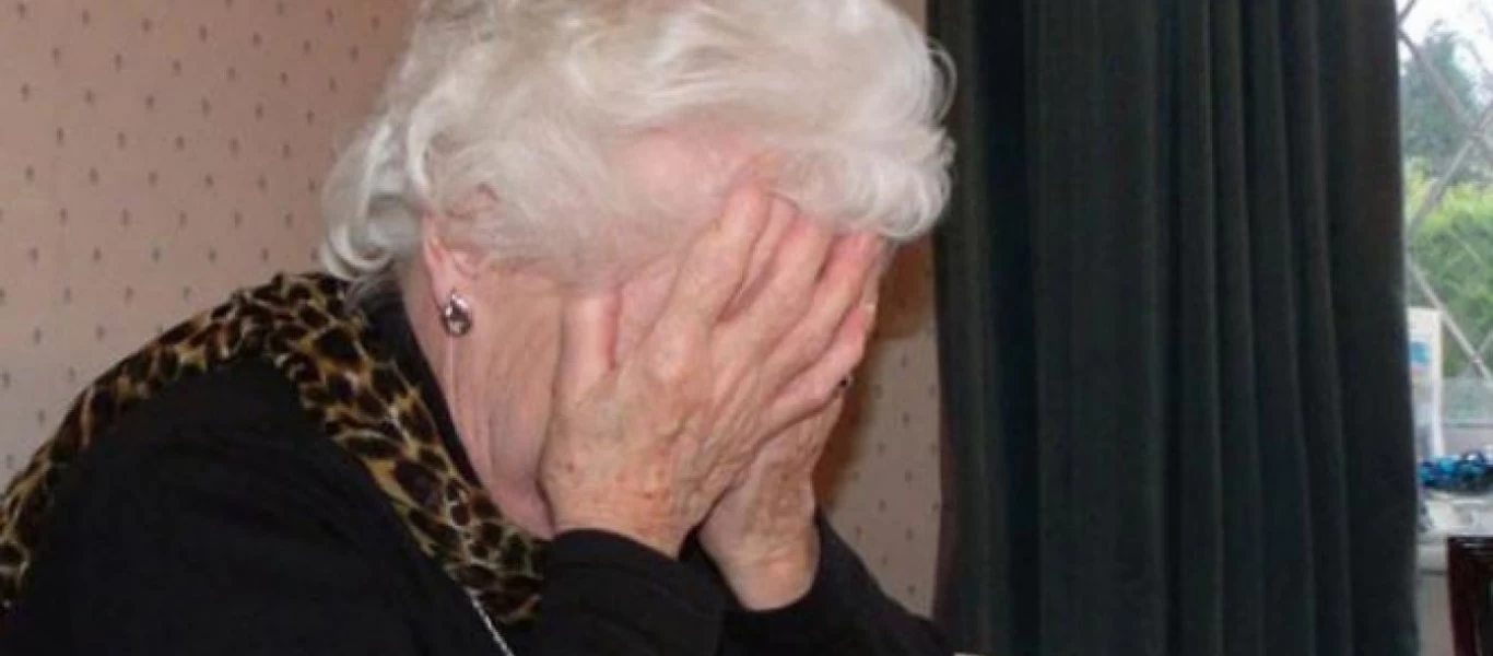 Ν.Σμύρνη: Αδίστακτοι κακοποιοί «ξάφρισαν» ηλικιωμένη - Της πήραν πάνω από 170.000 ευρώ, χρυσά κοσμήματα και λίρες